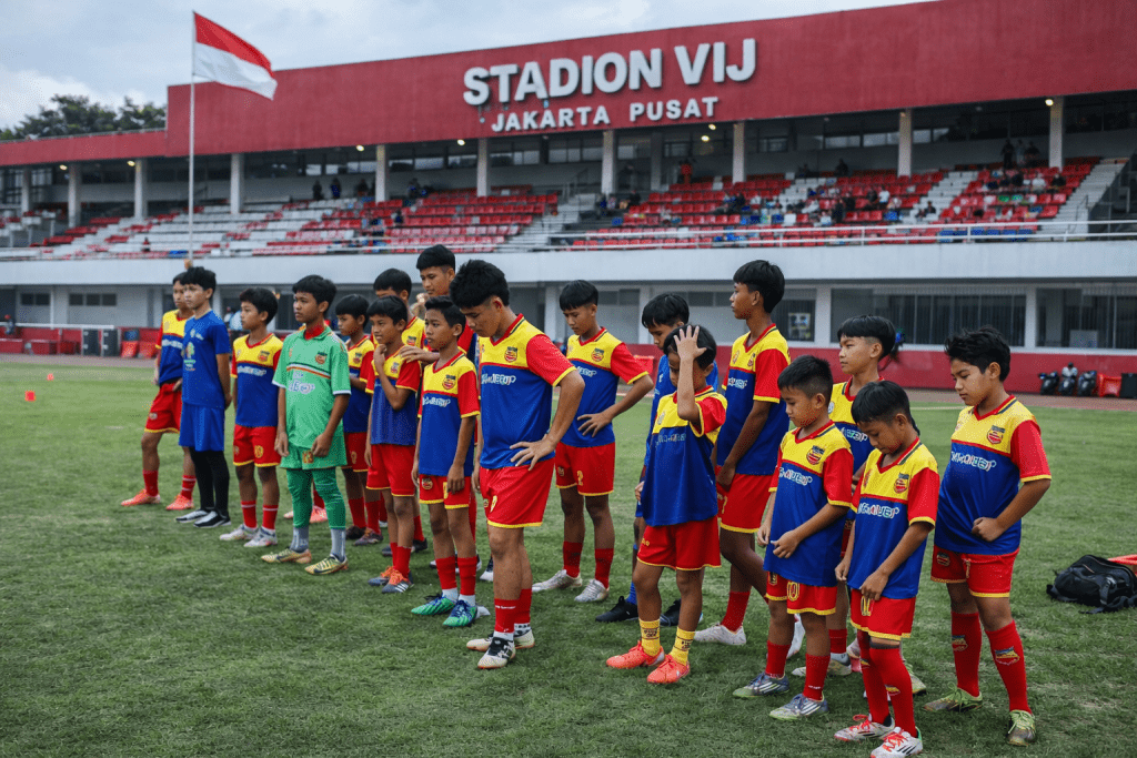 Semangat Latihan Ramadhan: Pemain biMBA AIUEO SS Tetap Berlatih di Stadion VIJ